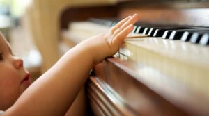 Aprender ''Kiss The Rain'' no piano com emoção