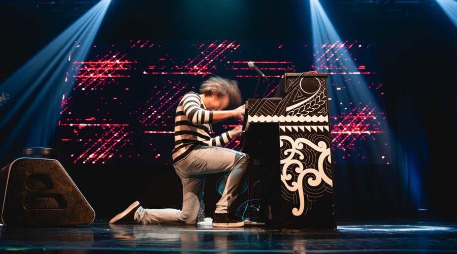 Aprender piano com emoção: A magia de “Clocks” do Coldplay Aprender piano com emoção: A magia de "Clocks" do Coldplay