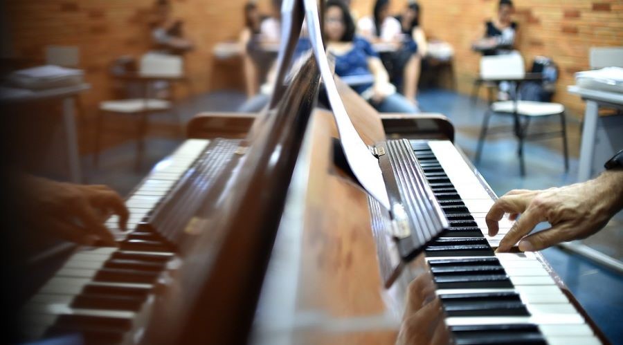 O Poder do Piano: Vantagens de Aprender e Como a Ecoville Musical Pode Ajudar Você a Começar O Poder do Piano: Vantagens de Aprender e Como a Ecoville Musical Pode Ajudar Você a Começar