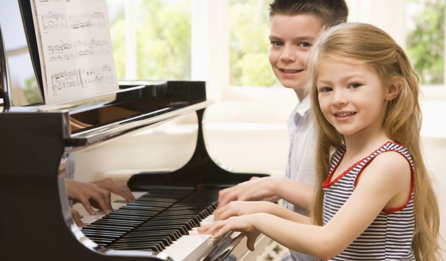 A Profundidade da Emoção no Piano: Aprender Música Inspirado em Shallow, de Lady Gaga